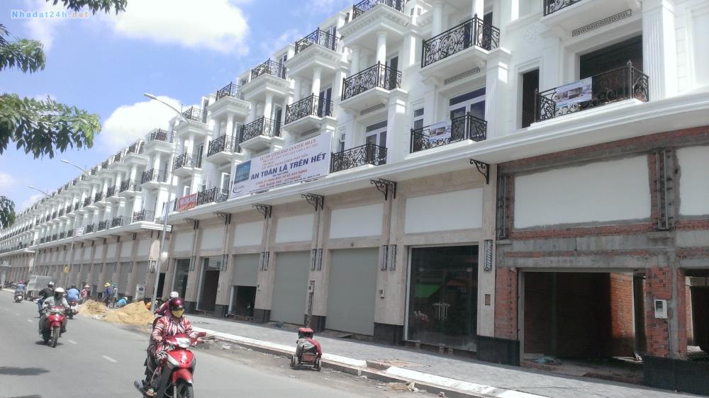 Bán nhà xây dựng sẵn liền kề tại đường Nguyễn Văn Bứa, Hóc Môn. Diện tích 75m2, giá 1.4 tỷ