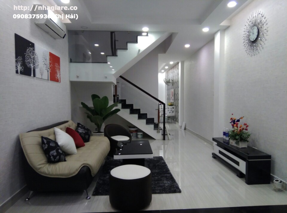 Xuất ngoại cần bán gấp nhà đẹp nằm mặt tiền nội bộ đường Phạm Hữu Lầu, Q 7, DT 5x18m. Giá 5,75 tỷ