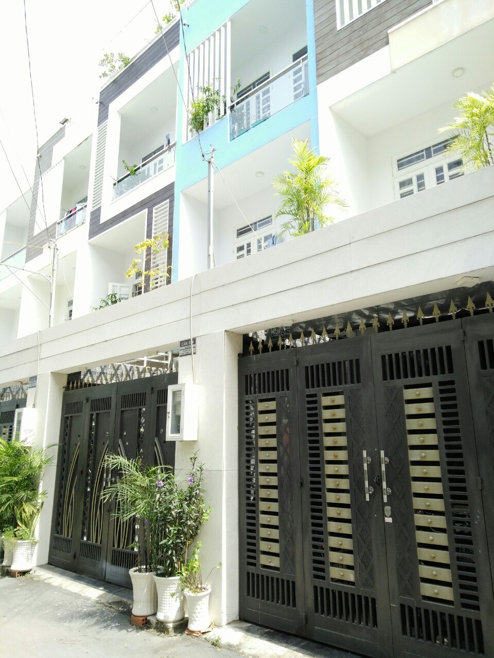 Bán nhà đường Phạm Văn Đồng, 1 trệt + 2 lầu, 4PN, 4WC, DTSD 260m2, 3,9 tỷ