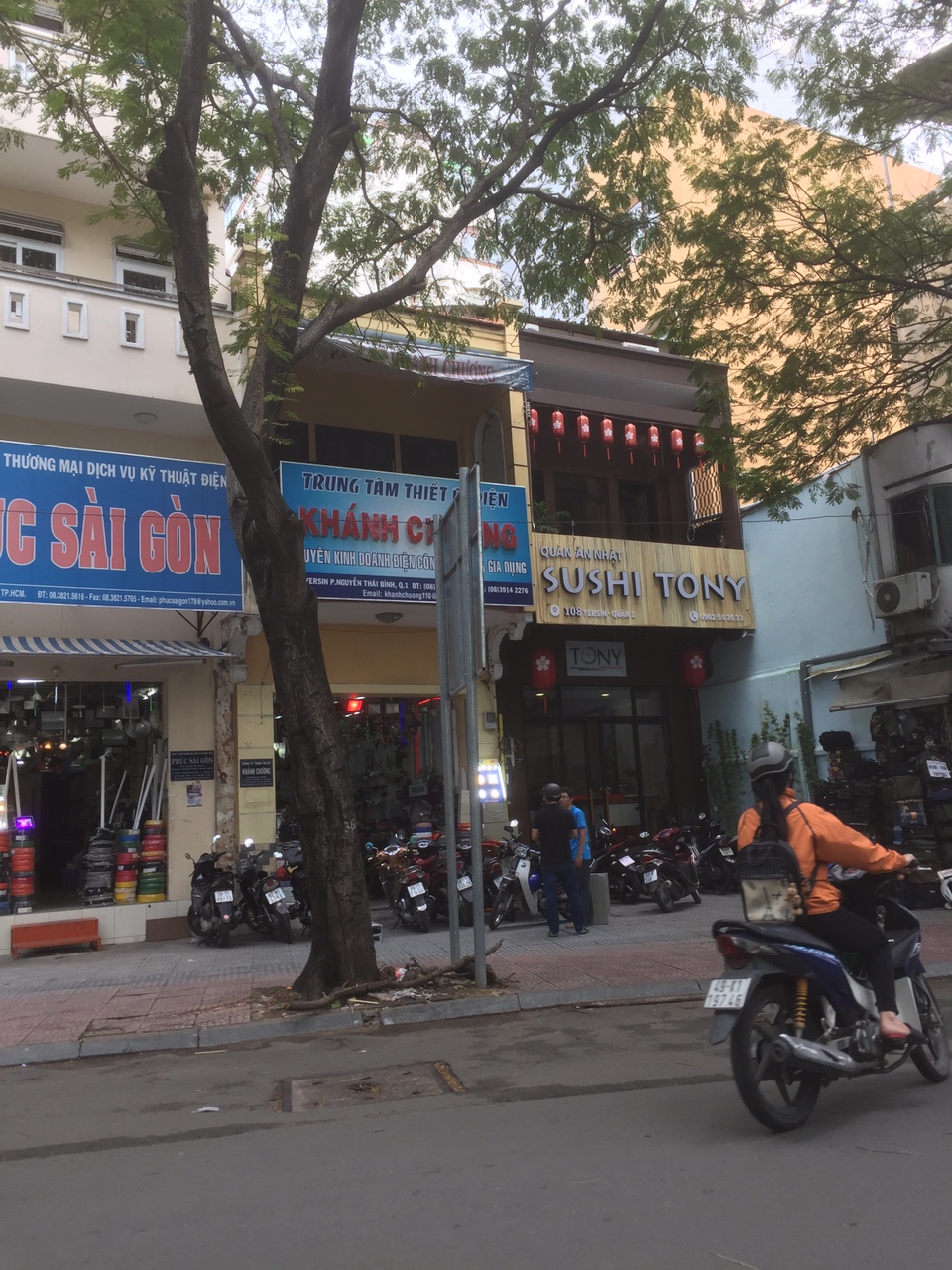 Bán nhà 2 lầu đường Yersin, P. Nguyễn Thái Bình, Q. 1, DT: 4.3x21m, giá 27,5 tỷ, vỉa hè 6m