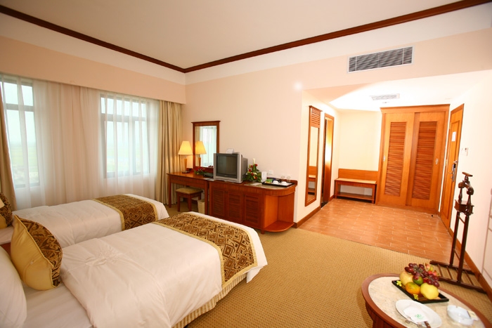 Bán rẻ khách sạn trệt, 8 lầu mặt tiền Huỳnh Thúc Kháng, Bến Nghé, quận 1, giá 58 tỷ