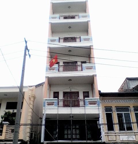 Bán nhà hẻm xe hơi Thủ Khoa Huân, P. Bến Thành, Q.1, DT: 4.1x18m, trệt, 4 tầng lầu xây rất đẹp.