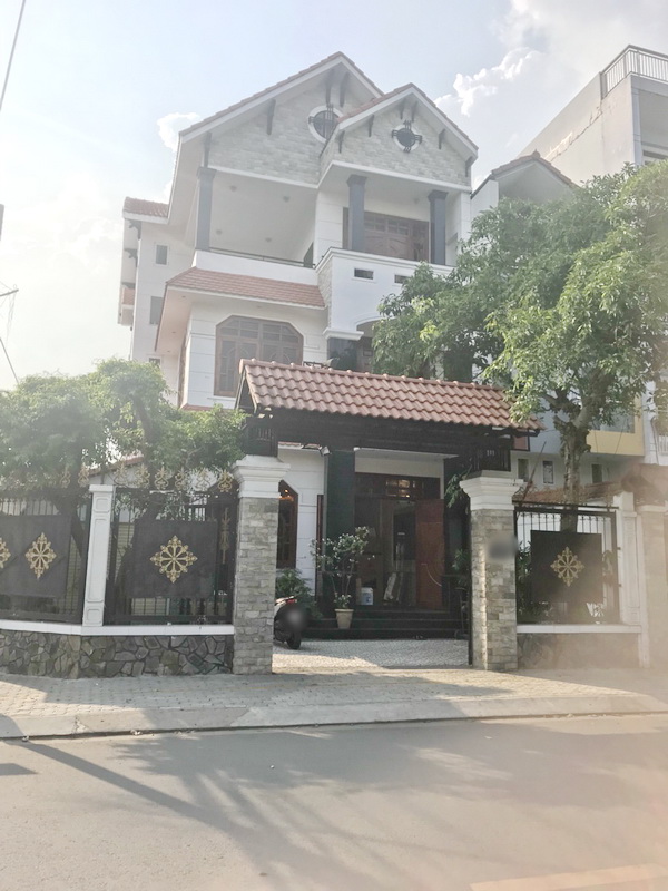 Định cư nước ngoài bán gấp biệt thự góc 2 MT đường Lâm Văn Bền, P. Tân Quy, Quận 7