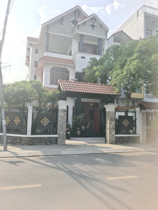 Định cư nước ngoài bán gấp biệt thự góc 2 MT đường Lâm Văn Bền, P. Tân Quy, Quận 7