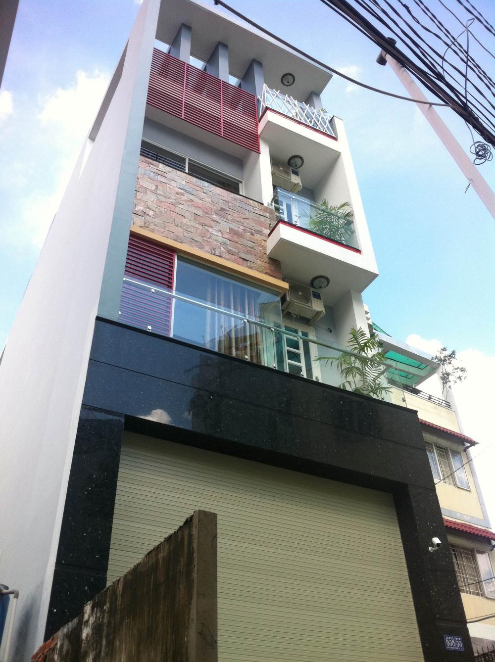Nhà bán MT đường Bạch Mã, P15, Quận 10, DT: 100m2 ngay góc Đồng Nai, căn nhà duy nhất