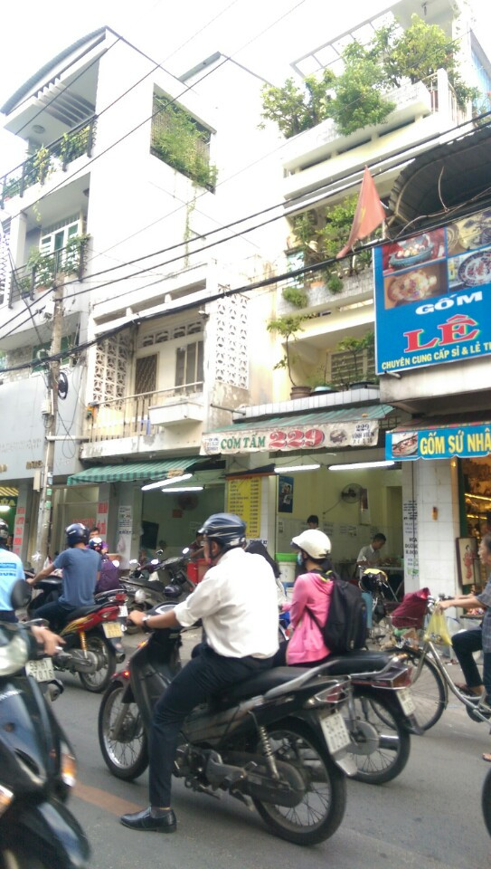 Nhà bán, MT đường Đề Thám gần Trần Hưng Đạo, Quận 1, DT: 4.3m x 20m