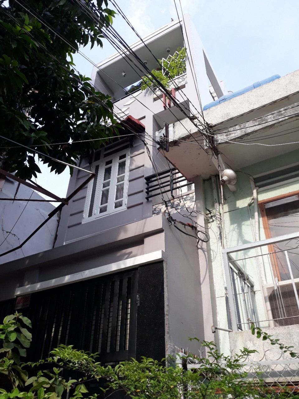 Bán nhà 1 trệt 2 lầu, sân thượng mới Nguyễn Khuyến