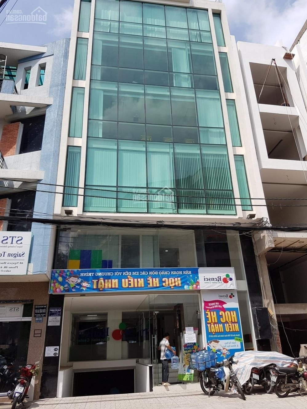 Bán tòa nhà 1 hầm 5 lầu mặt tiền đường Trương Định, phường 6, quận 3.