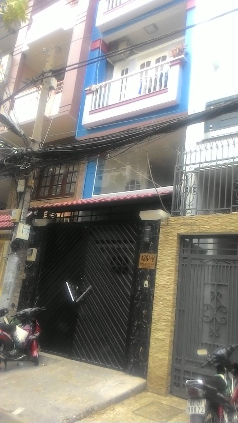 Bán gấp nhà mua ở liền đường Lê Hồng Phong, quận 10, cách MT 2 căn nhà, 