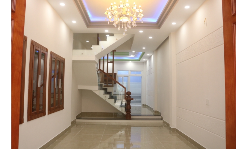 Bán nhà mới xây giá tốt đường 26- Phạm Văn Đồng, đối diện Cá Sấu Hoa Cà, 3.1 tỷ, 4 lầu, đường ô tô