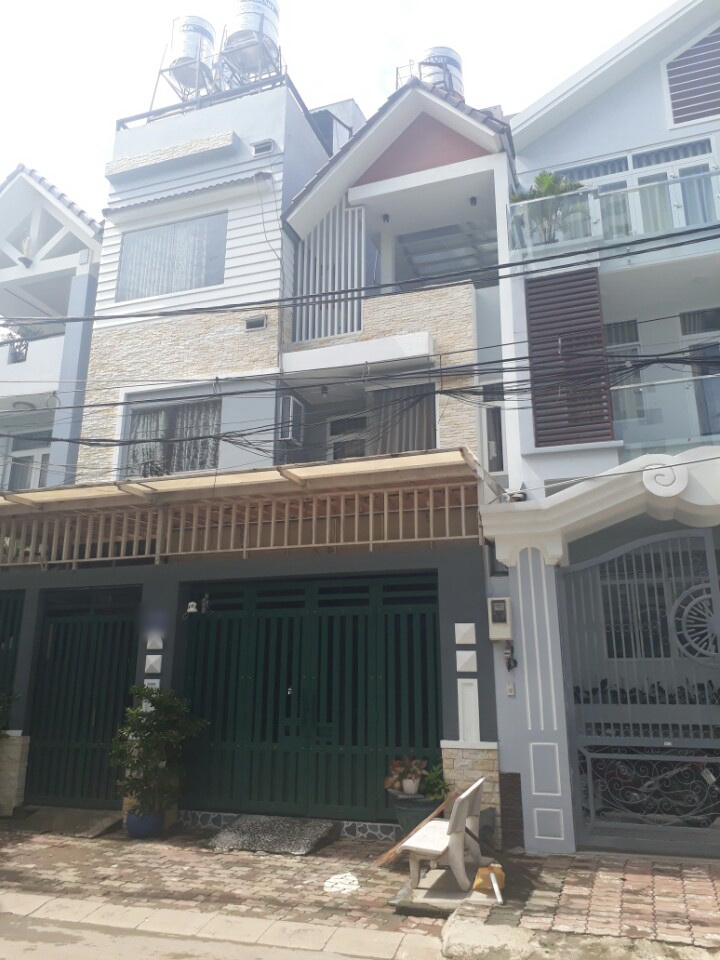 Nhà mặt tiền đường 10, DT 8x20m, Nam Long, Q7