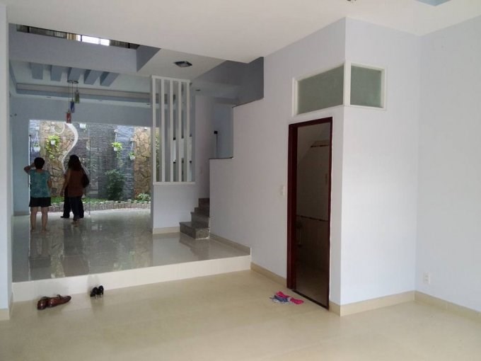 Bán gấp nhà MT Trần Hưng Đạo, ngay Tản Đà, 4 x 20m, giá tốt nhất