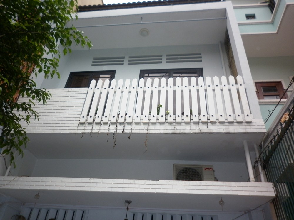 Cần bán gấp căn nhà mặt tiền đường Nguyễn Hiền khu Cư xá Đô Thành, P. 4, Quận 3.