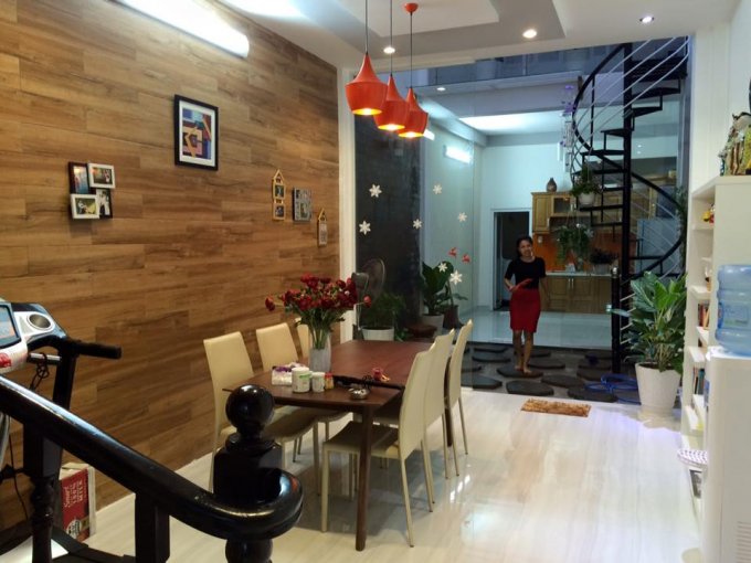 Nhà MT Nguyễn Sơn Hà cần bán gấp DT 7 x 16m. Nhà 1 trệt, 5 lầu mới, đang cho thuê 60tr/tháng