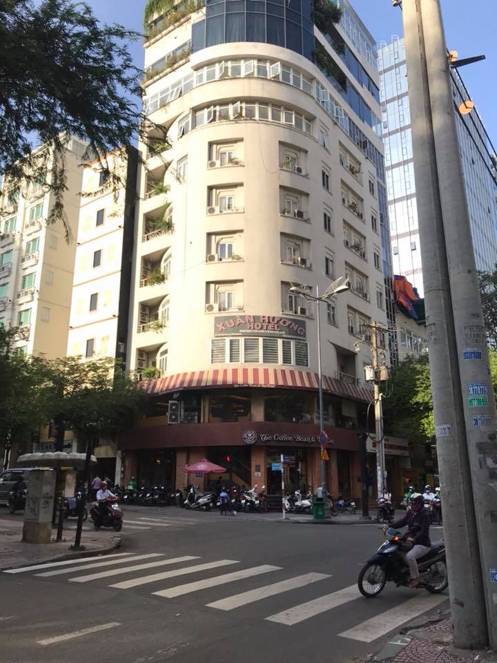 Bán khách sạn mặt tiền đường Bùi Viện (gần Đề Thám), đang cho thuê 250tr/th. LH 0917978111