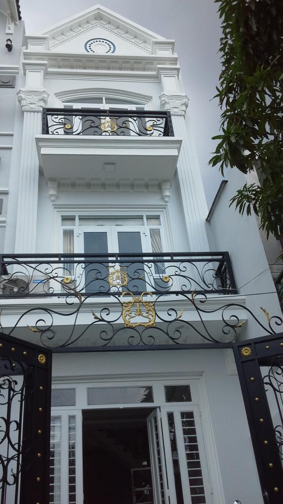 Nhà Phạm Văn Đồng 1 trệt 3 lầu, 54m2, sổ hồng chính chủ, đường 25, hẻm xe hơi, gần Vincom