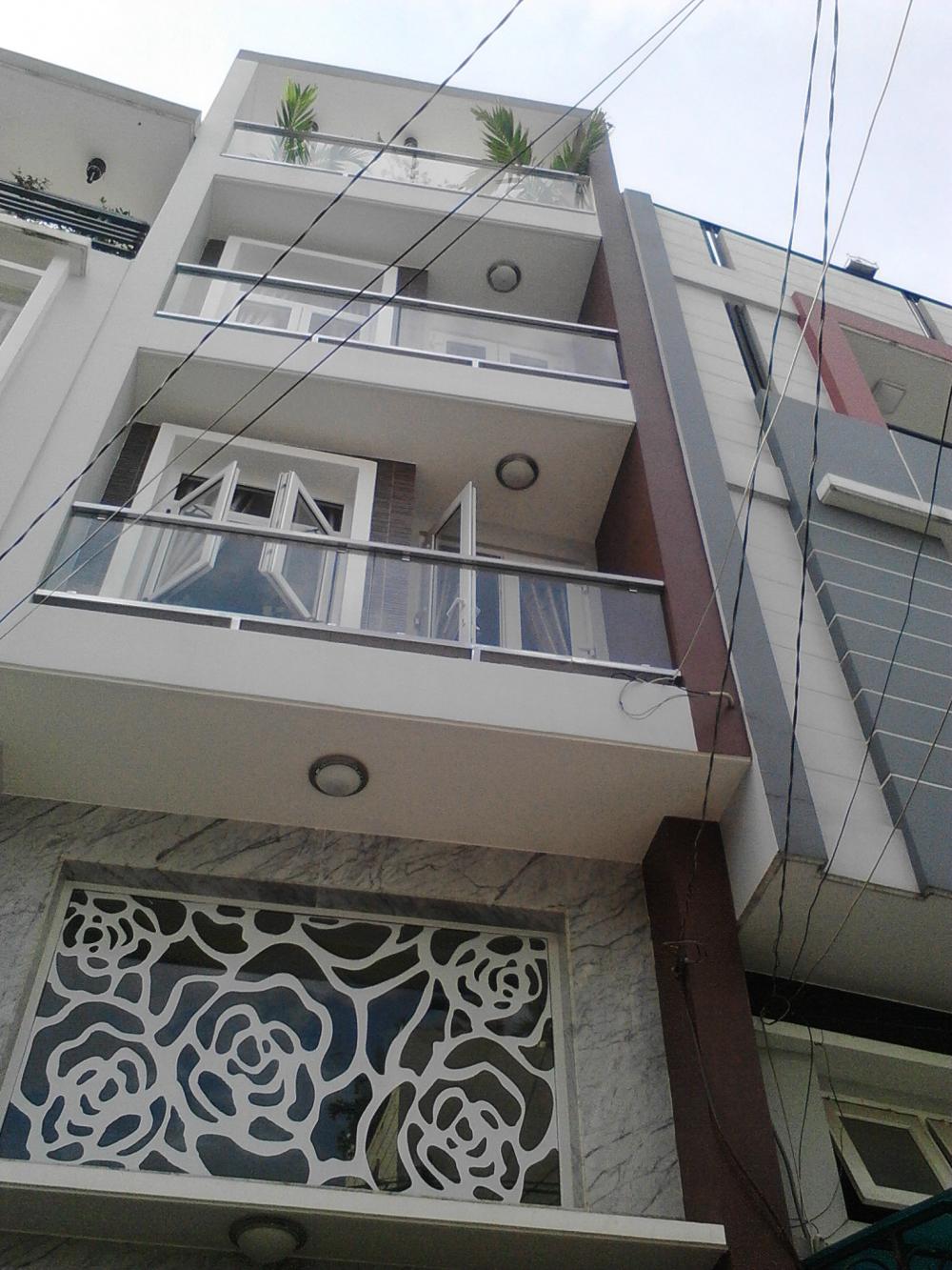 Bán nhà MT Âu Cơ, Quận Tân Phú. DT: 4x27m, 2 lầu, nhà mới, đối diện bệnh viện Tân Phú