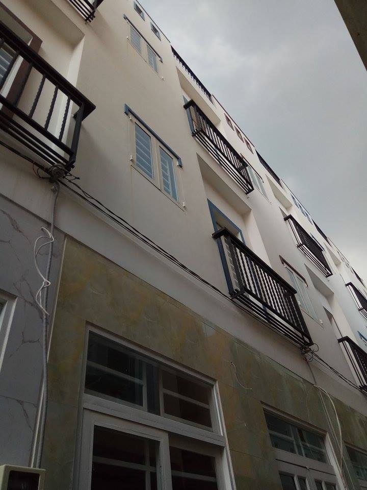 Cần bán nhà tại Phước Kiển, 3 tầng + sân thượng, 4PN, 3WC, hẻm 8m, giá 1,85 tỷ, LH: 0967046910