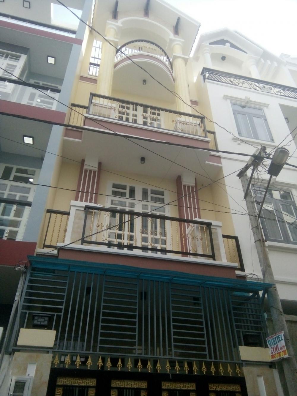Bán nhà phố Phạm Văn Đồng 4 tỷ 045 4 phòng ngủ, gara ô tô