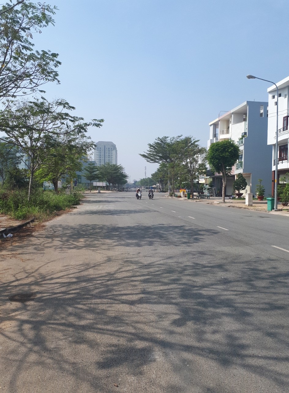 Nhà mặt tiền Man Thiện, Tăng Nhơn Phú A, quận 9, giá 7 tỷ