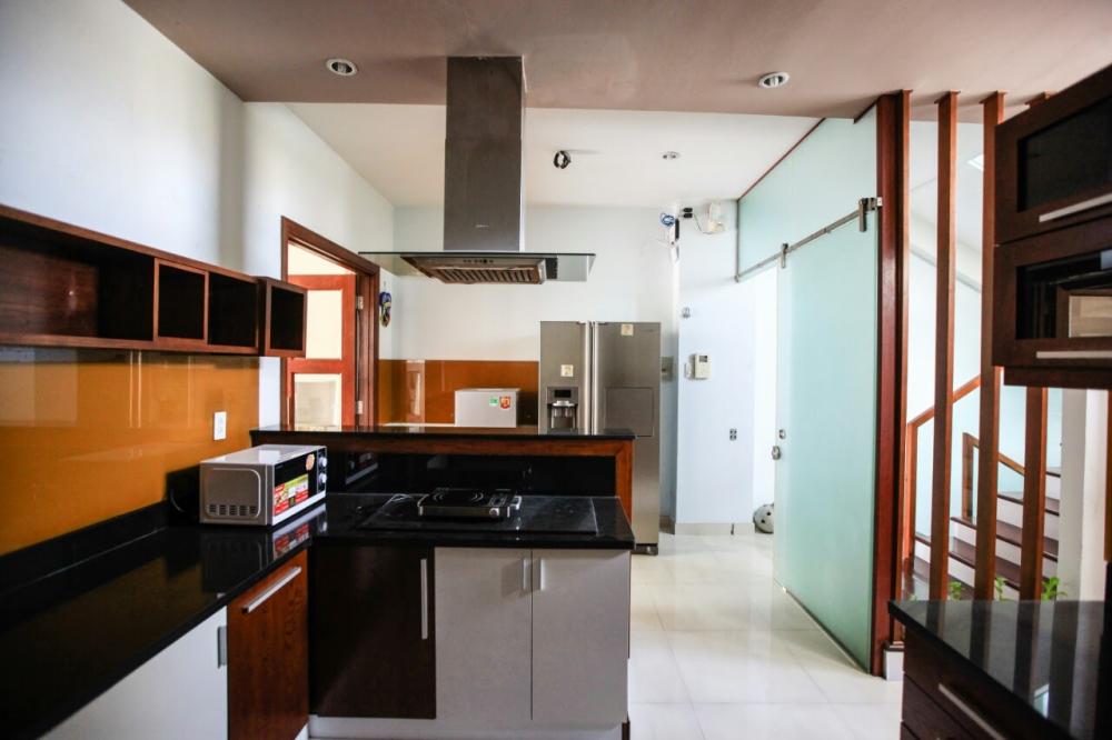 Cần bán gấp nhà 6 tầng 5x42m Lê Văn Lương, vị trí đẹp, nội thất cao cấp. LH 0901414778