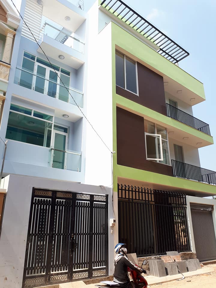 Bán nhà phố ở ngay đường Nguyễn Ảnh Thủ, phường Hiệp Thành, quận 12, 1 trệt 3 lầu đúc kiên cố giá đầu tư F1.
