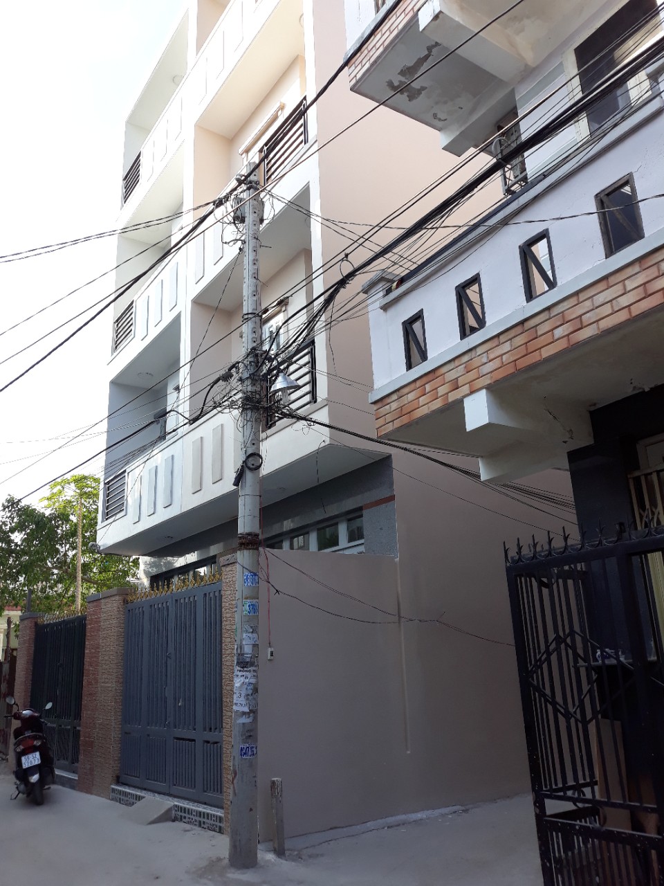Bán nhà hẻm Bến Phú Định, nhà 1 trệt 3 lầu mới xây, SHR, có nội thất tặng cho khách, DTSD: 195m2