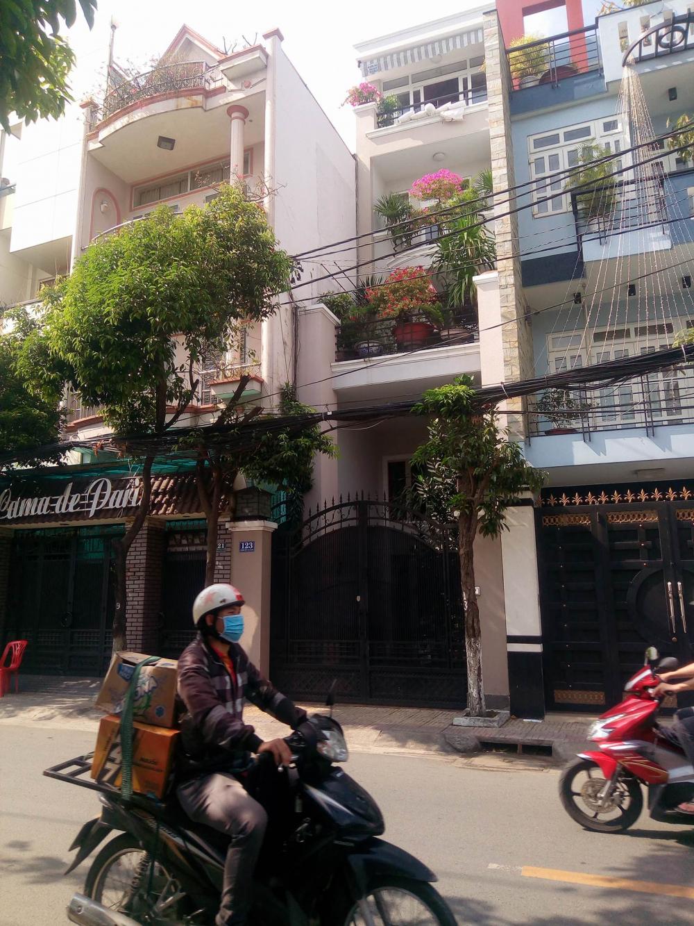 Bán nhà mặt phố tại Đường Hồ Văn Huê, Phường 9, Phú Nhuận, Tp.HCM diện tích 52m2  giá 8200000 Triệu