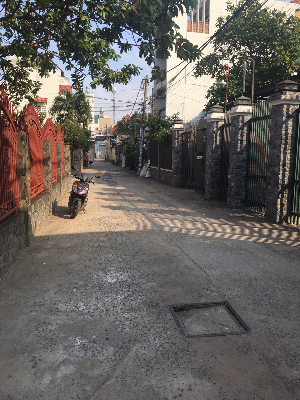 Cần bán nhà cấp 4, một trục Nguyễn Thị Đặng, quận 12, đường trước nhà 8m