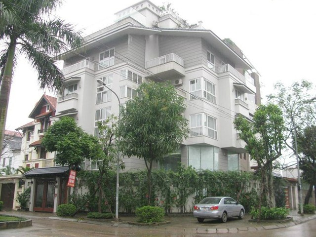 Bán nhà khu vip đường Hoàng Việt, phường 4, Q. Tân Bình, DT: 13m x 22m, 2 lầu, giá 33 tỷ