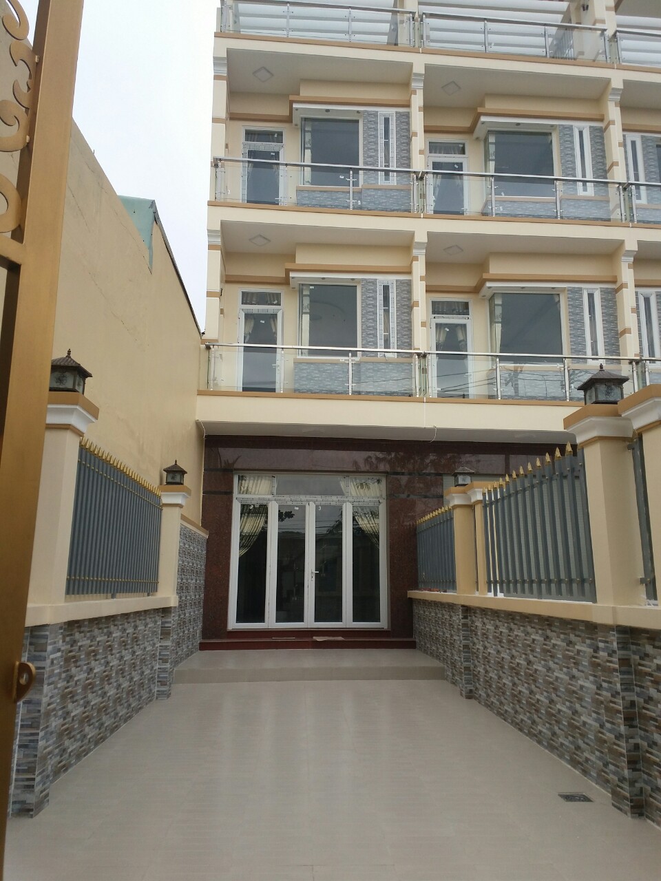 Mua nhà mới đón xuân về, nhà phố mặt tiền Võ Văn Kiệt, Q8, 1 trệt, 3 lầu, sổ hồng riêng