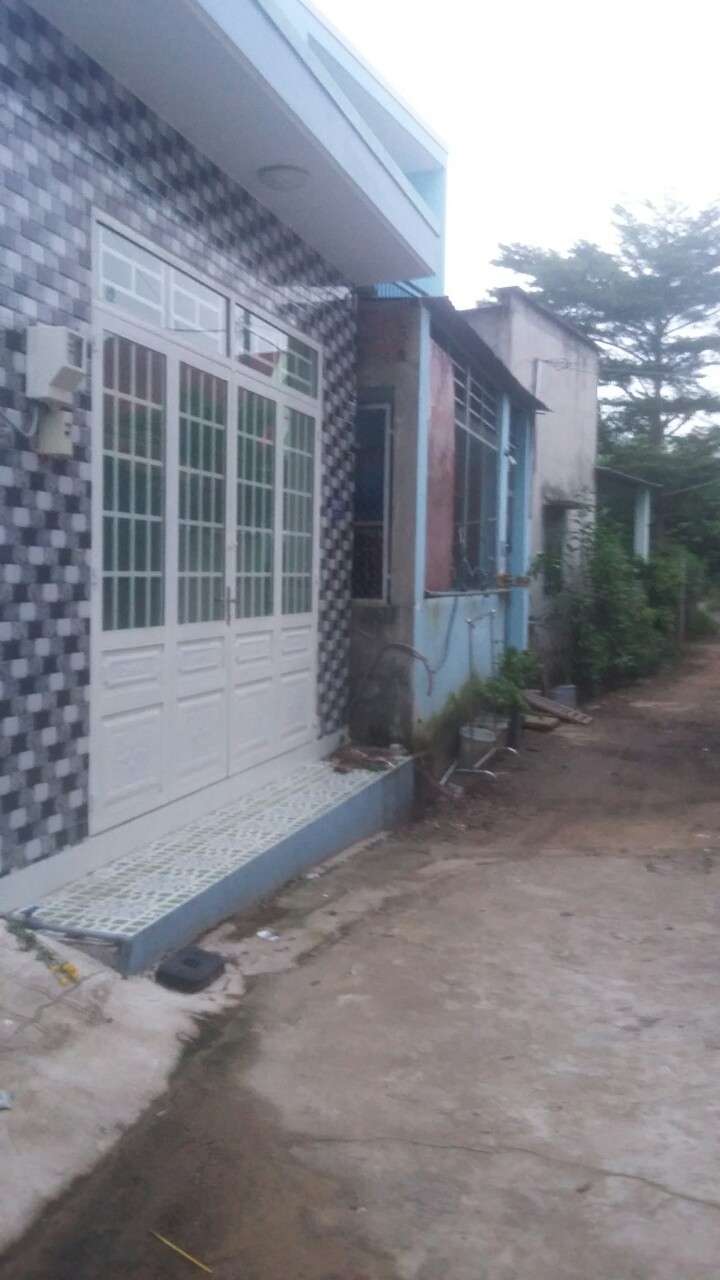 Cần bán 2 căn nhà cấp 4 cạnh nhau, đường Nguyễn Xiển, Long Bình, Quận 9