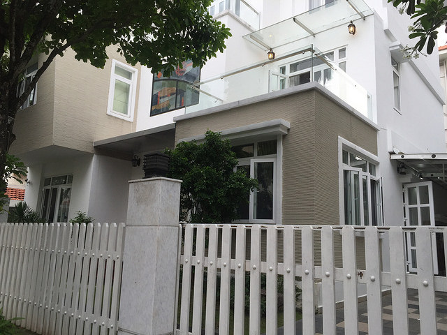 Bán nhanh căn nhà phố đường 53, Tân Quy, 4.5 x 22m, 2 lầu có 6 PN, nội thất cao cấp, mới đẹp 