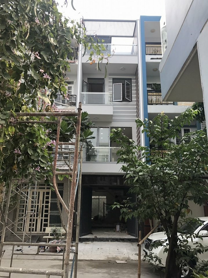 Bán nhà KDC Công Ích, đường Phạm Hữu Lầu, Q7, DT 4m x 17.5m, 2 lầu sân thượng, giá 5.9 tỷ