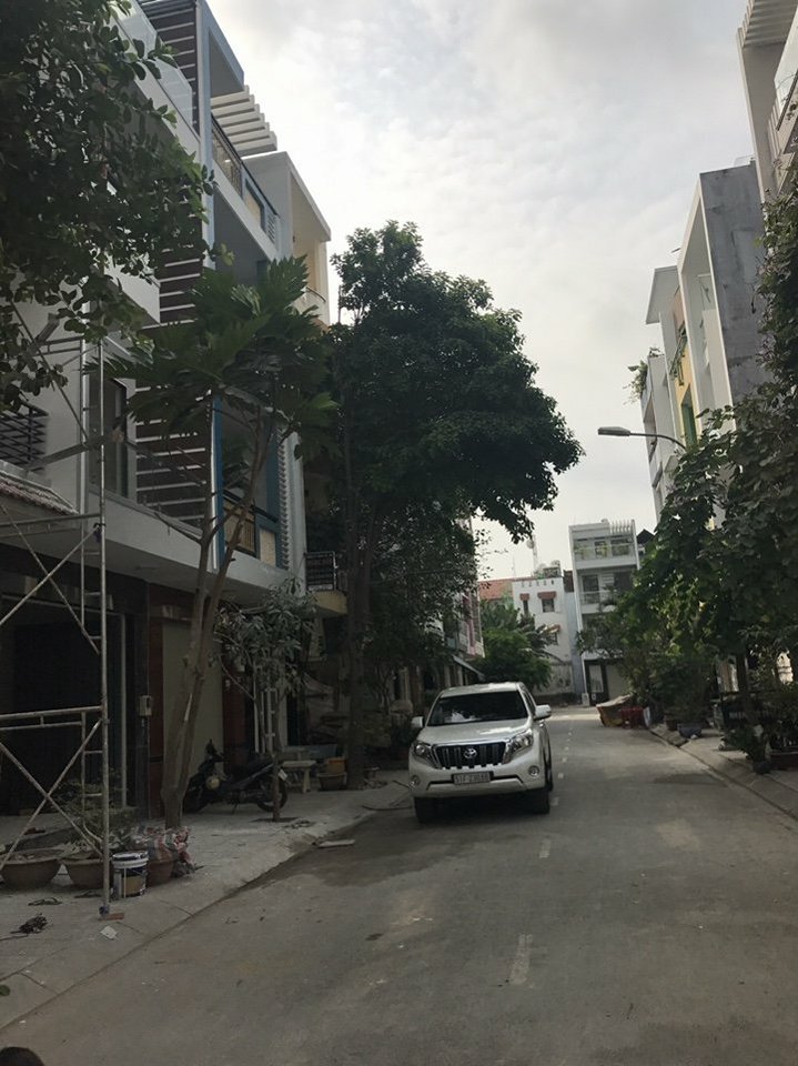 Bán nhà KDC Công Ích, đường Phạm Hữu Lầu, Q7, DT 4m x 17.5m, 2 lầu sân thượng, giá 5.9 tỷ