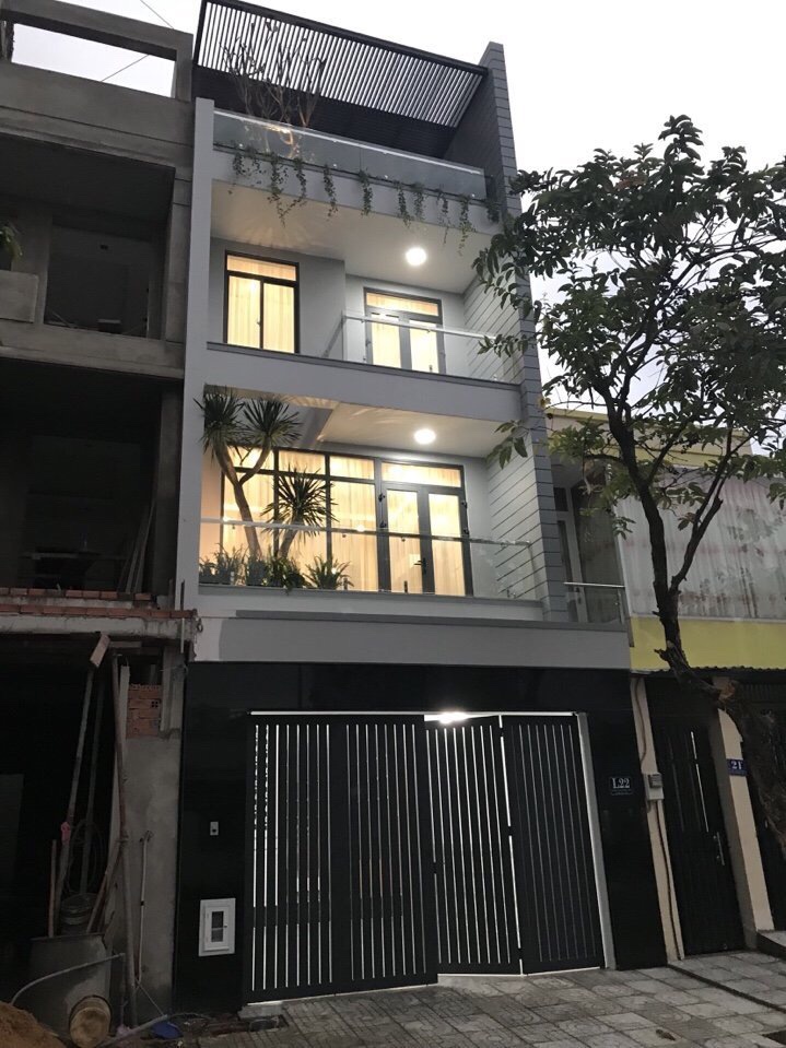 Bán nhà mới đẹp mặt tiền đường mặt tiền đường 20m, Phạm Hữu Lầu, Q7, DT 5x18m. Giá 7,65 tỷ