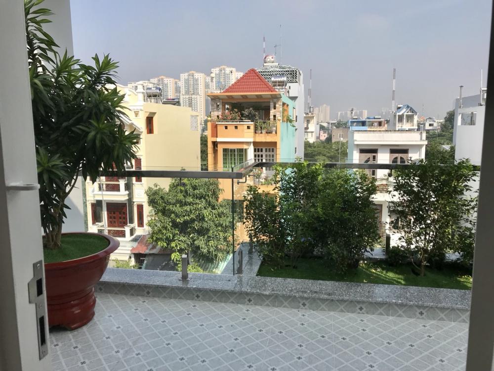 Bán nhà mới đẹp mặt tiền đường mặt tiền đường 20m, Phạm Hữu Lầu, Q7, DT 5x18m. Giá 7,65 tỷ