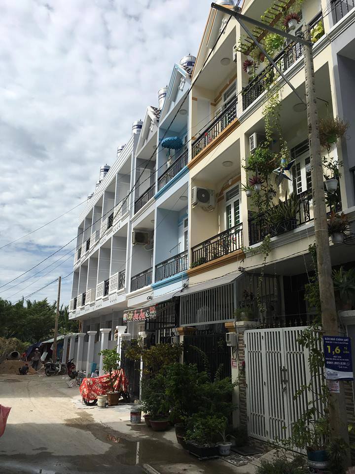 Nhà phố xây mới Huỳnh Tấn Phát, TT Nhà Bè, 1 trệt, 2 lầu, 4PN + sân thượng