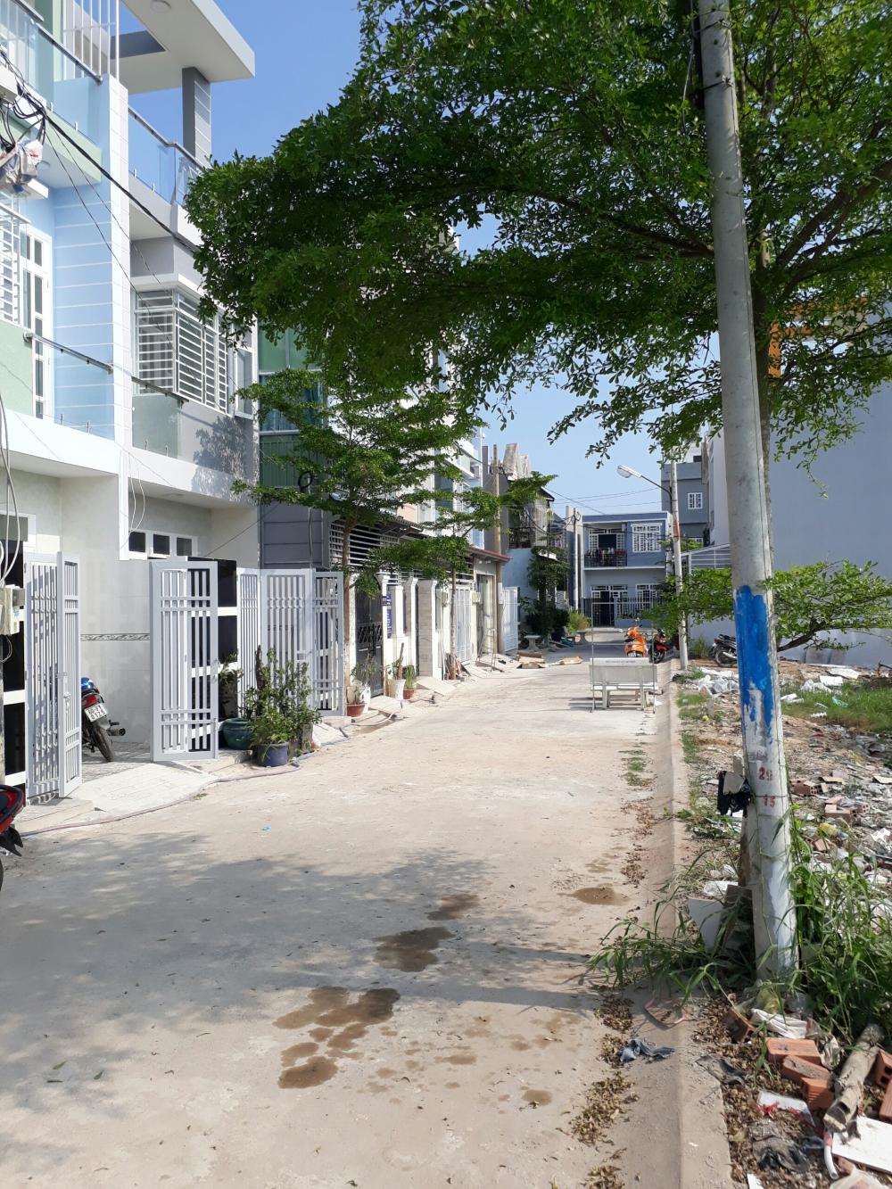 Nhà riềng bán Nhà Bè, 1 trệt 2 lầu , 140m2 , đường rộng xe hơi, KDC đẹp và An Ninh