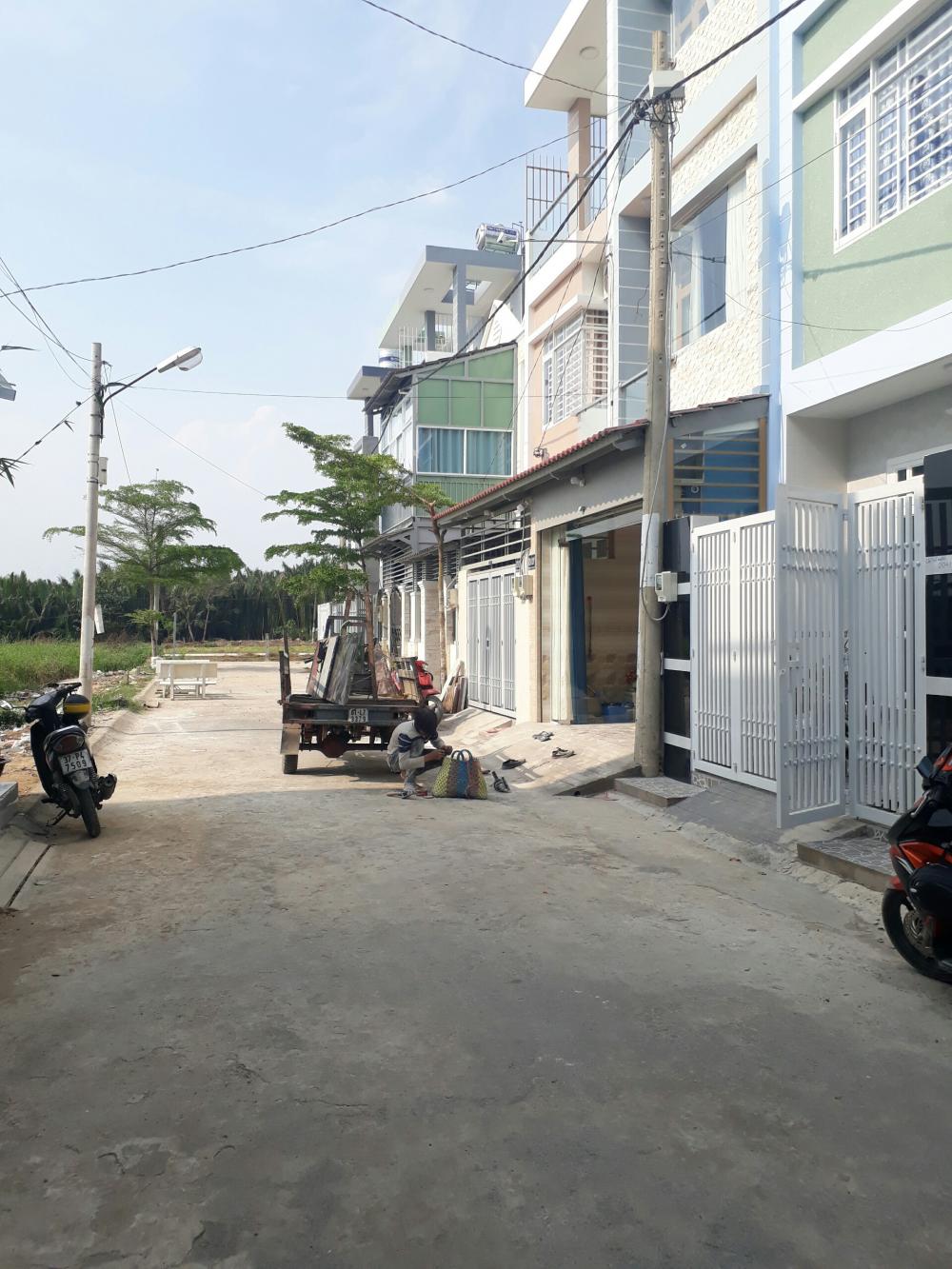 Bán nhà rất đẹp 1 trệt 2 lầu đường Nguyễn Văn Tạo, Nhà Bè