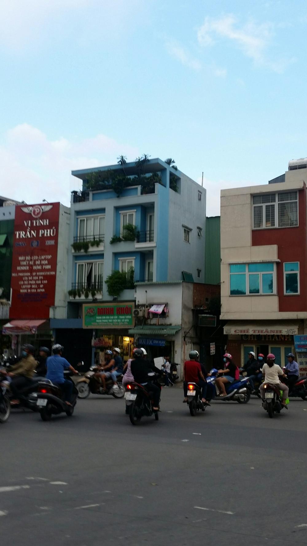 Chính chủ cần tiền chữa bệnh bán nhà MT Đinh Tiên Hoàng khúc 2 chiều , P Tân Định, Quận 1 DT 4.2mx23m. hợp đồng thuê cao và ổn định.