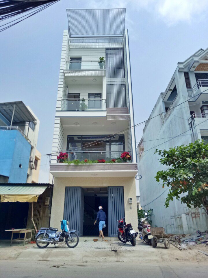 Bán nhà mới đẹp 3 lầu, sân thượng, mặt tiền đường số Phạm Hữu Lầu, Q7.Dt 5x15m. Giá 6,99 tỷ