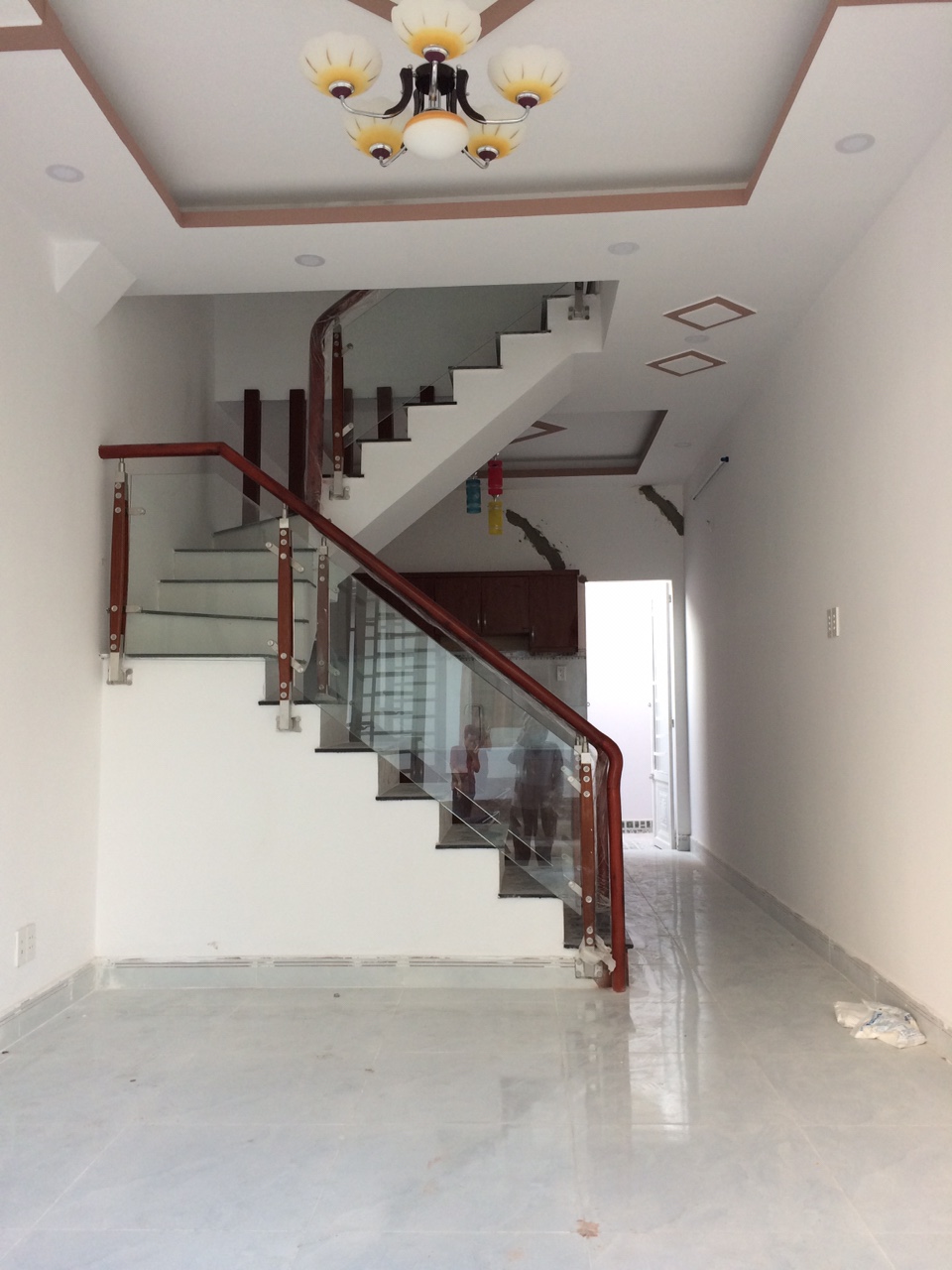 Nhà 1 trệt 2 lầu, 4 PN, DTSD 136m2, tại xã Phước Kiển, đường Lê Văn Lương, giá 1.85 tỷ