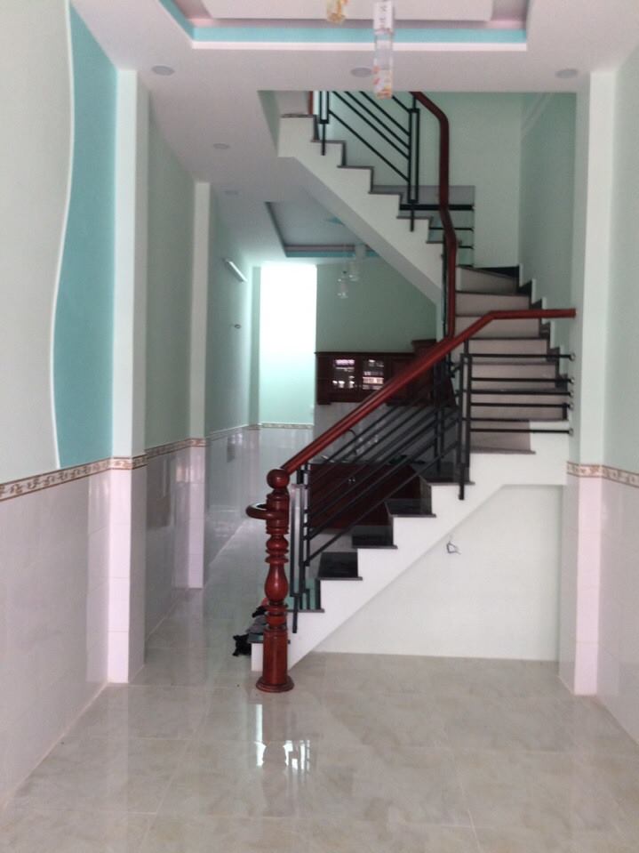 Bán gấp nhà 3 tầng ở Huỳnh Tấn Phát, Phú Xuân, Nhà Bè, DTSD: 135m2