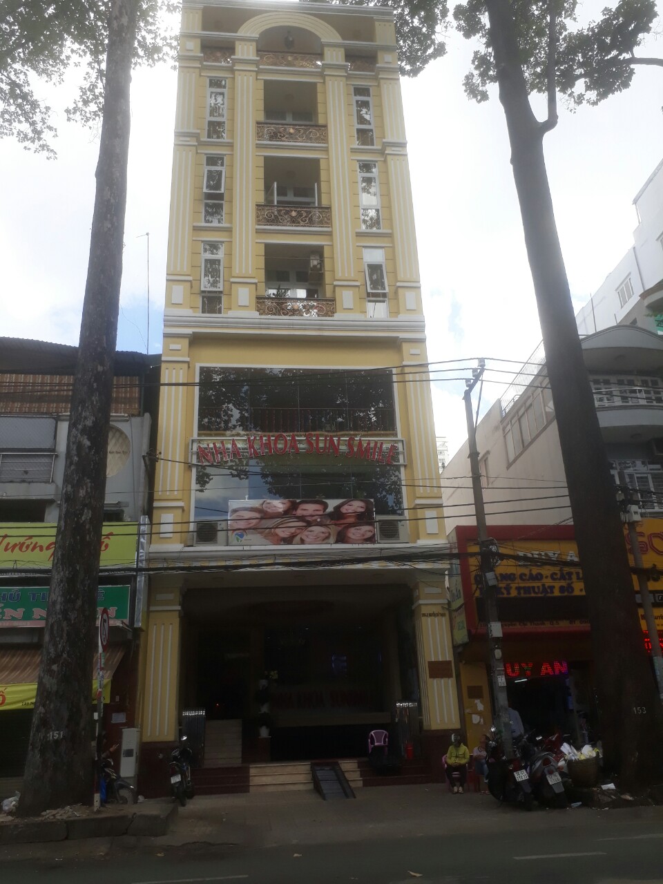 Khách sạn Q. 1 Nguyễn Trãi, 23,5 tỷ, hầm 4 lầu 12 phòng, 5x20m
