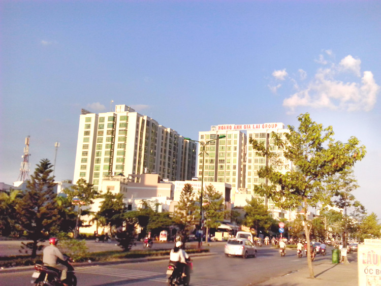 Bán nhà mặt tiền Nguyễn Thị Thập dt 5x28.5 xây 1 trệt 2 lầu giá 25 tỷ và căn 10x30 giá 150tr/m2