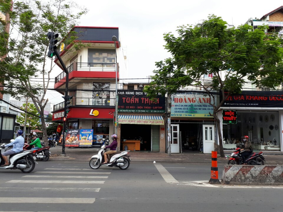 Bán nhà mặt tiền Nguyễn Thị Thập dt 5x28.5 xây 1 trệt 2 lầu giá 25 tỷ và căn 10x30 giá 150tr/m2