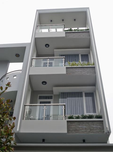 Nhà 18 căn hộ dịch vụ thu nhập 7000 USD /th HXH đường Trương Quốc Dung Giá bán 28 tỷ.