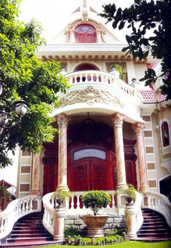Bán biệt thự Vàng Son, MT Nguyễn Văn Hưởng, Thảo Điền. DT 667m2, sang trọng, giá 85 tỷ, 0932777828