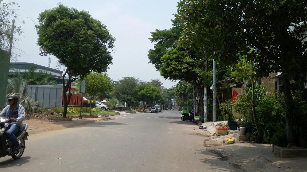 Bán nhà mặt tiền đường 32 Bình Phú, p.10, quận 6, diện tích 4x16m